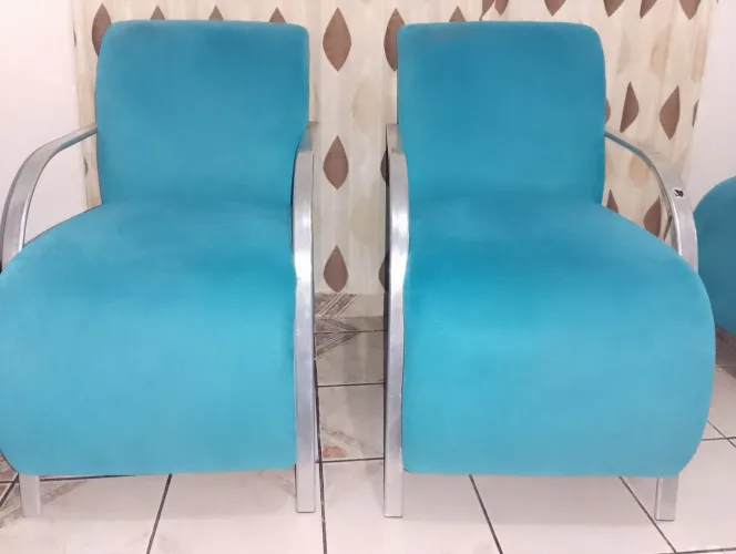 Jogo de sofá , usado em bom estado, com o braço e pés de alumínio.