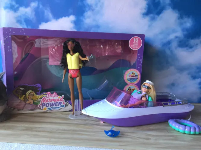 Barbie marmeid power barco com 2 bonecas e acessórios
