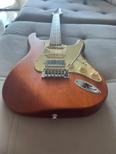 Guitarra Studebaker Stratocaster 
