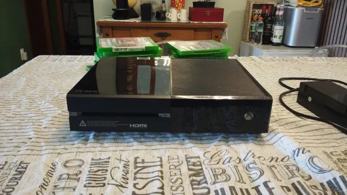 Kit Xbox One fat - 500GB usado sem controle + 13 jogos