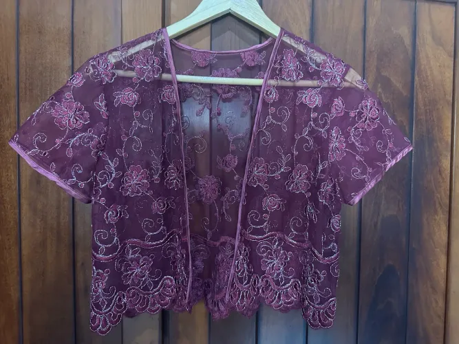 Bolero em Gripi Vinho Veste M