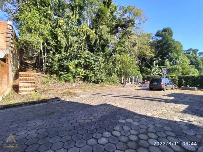 Procura-se famílias que busquem felicidade ou construtoras para fazer um ótimo investiment