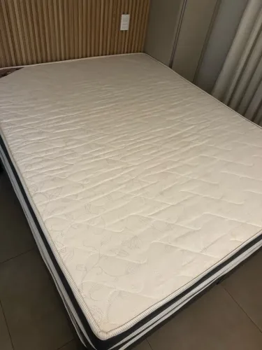 Cama box queen semi nova 