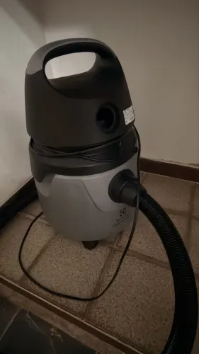 Aspirador de Pó e Água Electrolux A10N1 ? Cinza
