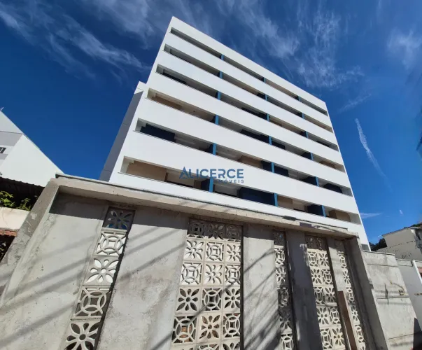 Studios à venda com varanda e elevador em São Pedro