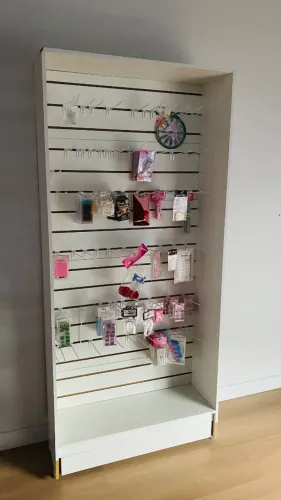 Armário canaletado para loja