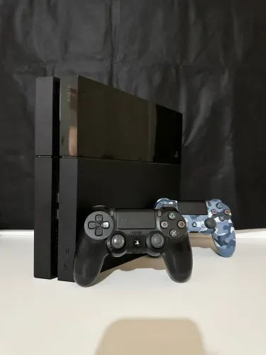 PlayStation 4 com 2 controles