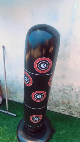 Saco de bater infantil, já com as luvas..