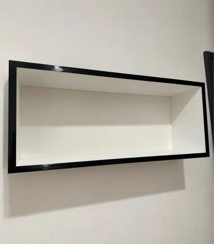 VENDO PRATELEIRA PRETA COM BRANCA