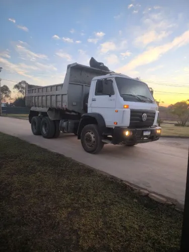 Caminhão Basculante Traçado 24250