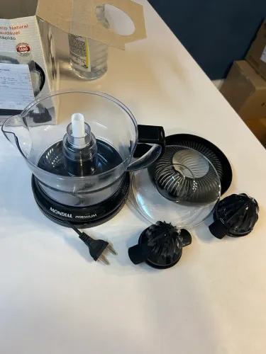Espremedor de suco elétrico
