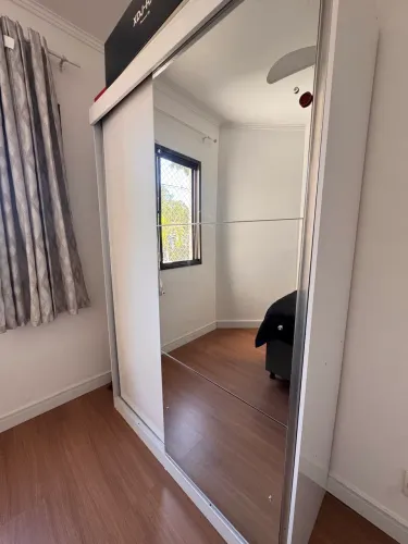Guarda Roupas de Solteiro com espelho (1 ano de uso)