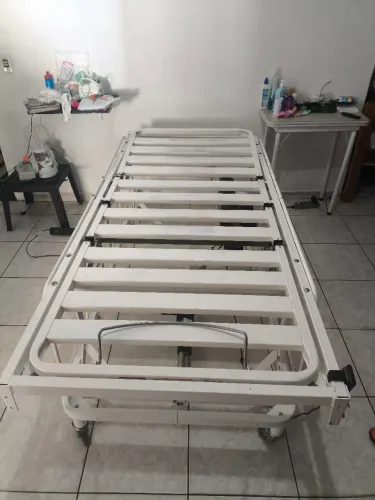 Cama Hospitalar Motorizada com Controle - Excelente Estado