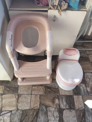 Troninho. E escadinha desfralde educativo infantil