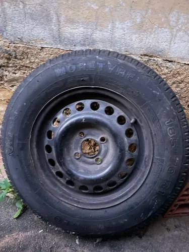 Aro 14   (Pneu 185/70/14  Ótimo Estado