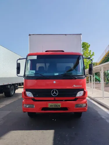Vendo caminhão bau 2008 Mercedes 