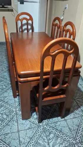 Mesa de Jantar em Madeira Maciça Mogno com 6 Cadeiras - Excelente Estado