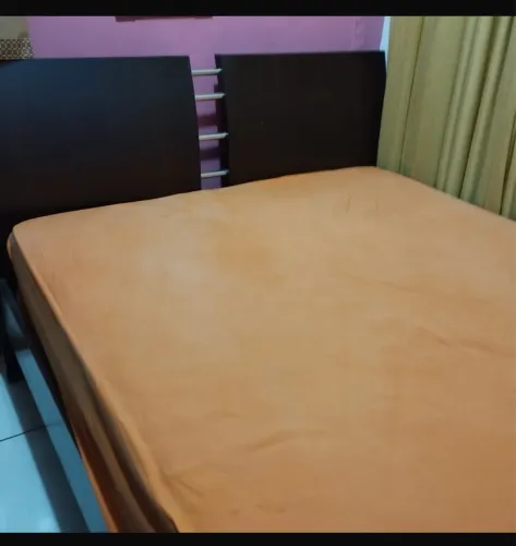 Vende se essa cama com colchão