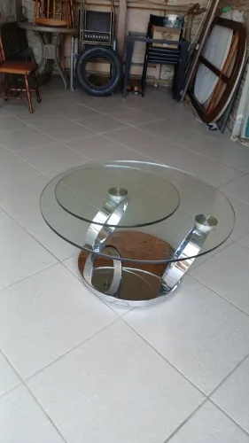 Lindíssima mesa de centro argolas inox giratorias e vidro.