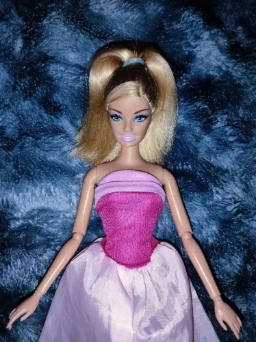 Boneca Barbie Engenharia Fashionista Articulada com roupa extra
