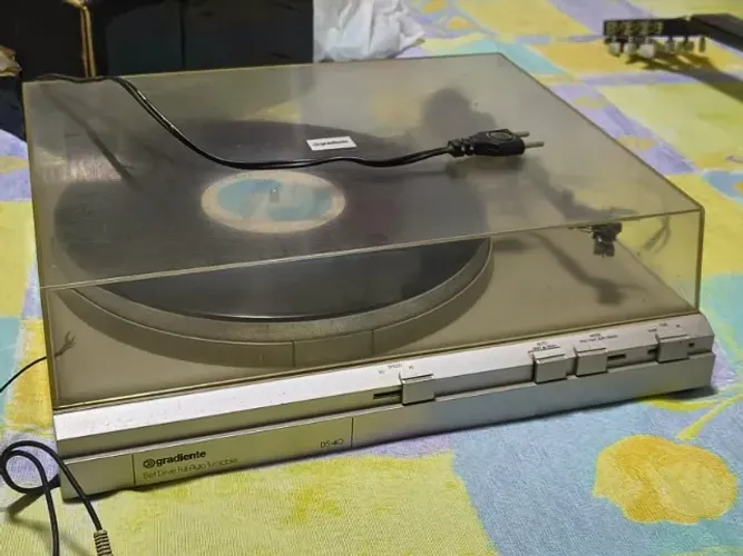 Toca discos Gradiente DS40 vintage funcionando 