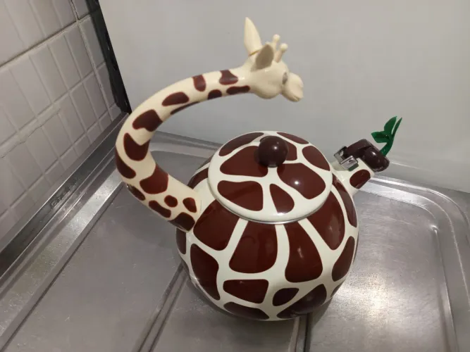 Chaleira modelo girafa importada