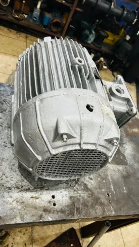 Vendo 1 Motor 10cv e 2 motores de 15cv