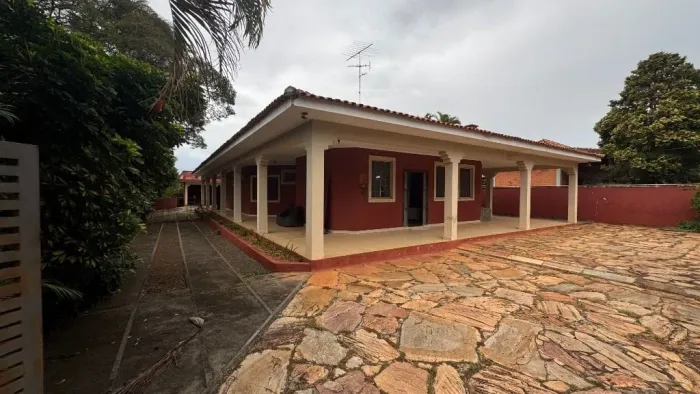 Colina das Estrelas Casa de Alto Padrão com Varanda, Lazer Completo e Terreno Privilegiad
