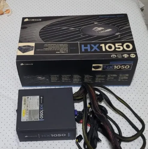 Fonte Corsair HX 1050 Watts real, funcionando mais com ruido, toda original