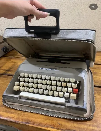 Máquina de Escrever Olivetti Lettera 35 - Não está funcionando - Vintage com Estojo