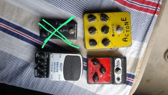Pedais de guitarra 