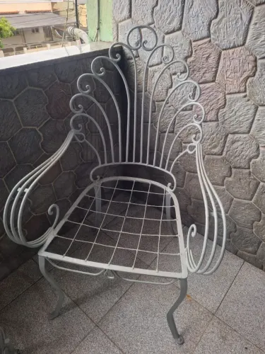 Conjunto de Cadeira de ferro Pavão antiguidade l