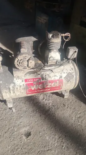 Compressor de Ar Wetzel Profissional 2,6/60 - 0,5 HP - 60 Litros - Funcionando