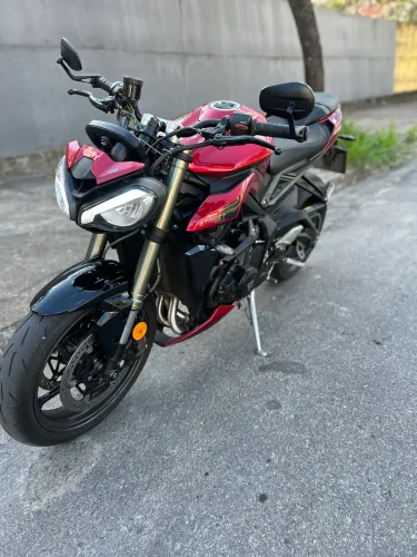 Vendo triumph street triple 765 Rs