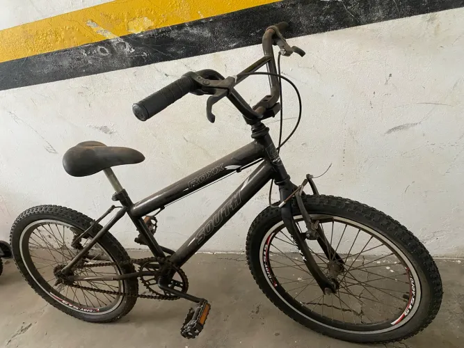 Bicicleta pouco usada. Estado de nova! Só foi usada duas vezes.