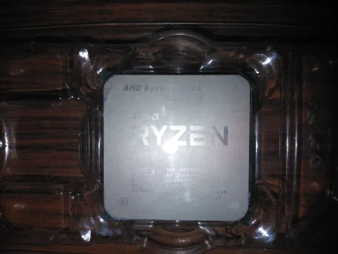 Ryzen 5 3500x (Normal) + MSI A520M-A Pro (Slot ram danificado)