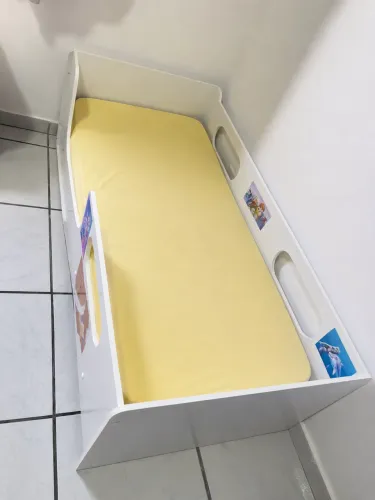 Cama + colchão e cômoda