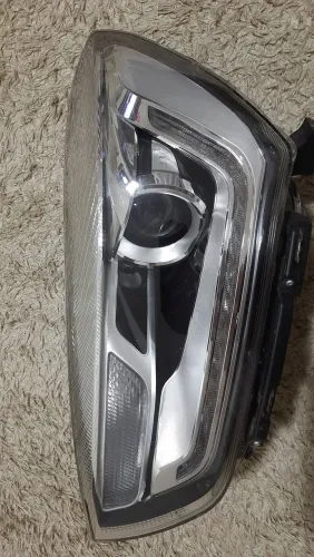 Farol Jac T40 lado esquerdo 2021 até 2023.