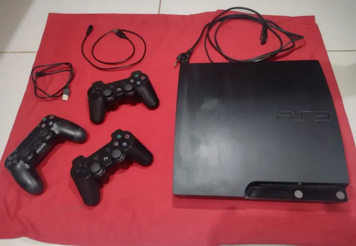 PlayStation 3 Desbloqueado + 3 Controles + 47 Jogos
