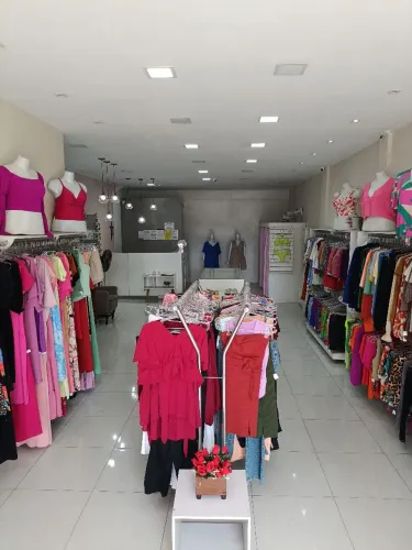 Vendo estrutura de loja de roupas completa!
