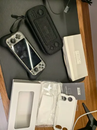 Retroid Pocket 4 Pro 8GB RAM - Transparente