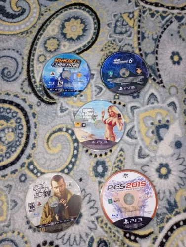 Vende-se jogos de PS3 o GTA 50 reais futebol 40 reais e os outros jogos r$ 30  em juiz de 