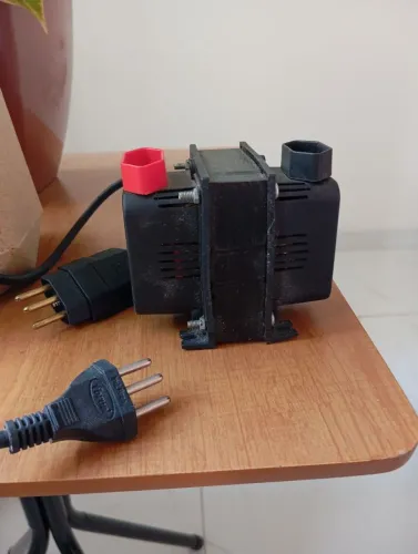 Transformador de energia 127V - 220V