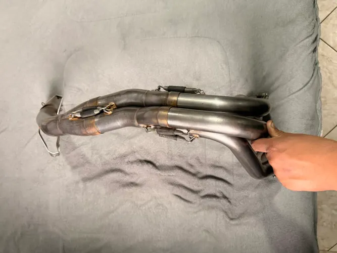 Escapamento Coletor Akrapovic em Titânio para Kawasaki Z1000 ?