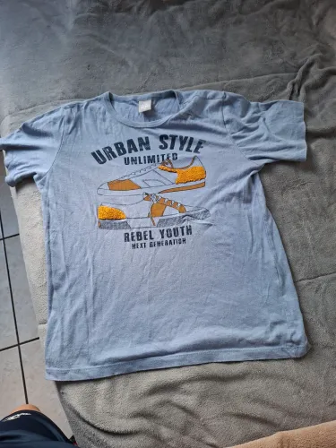 Camiseta Hering Infantil Azul Estonada com Estampa de Tênis - Tamanho 12