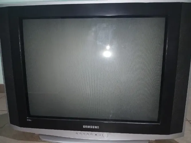 TV Samsung 29" Slin, ideal para usar em consoles de video game antigo