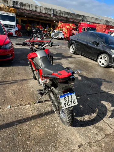Vende-se está moto