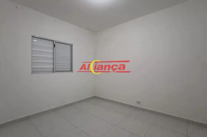Casa à Venda - Vila Galvão / Rua tranquila e excelente localização