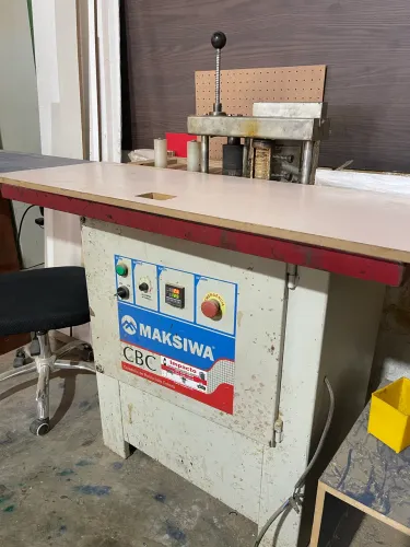 Coladeira de borda Maksiwa e Esquadrejadeira Verry