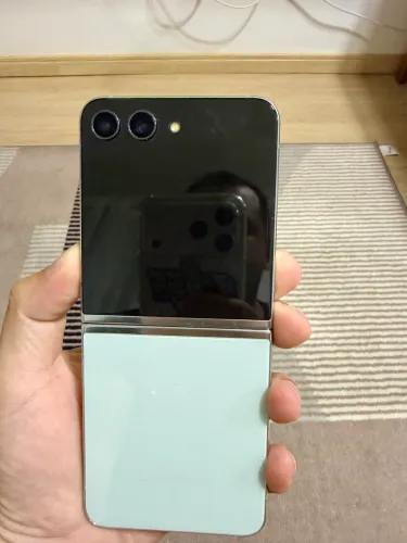 Z Flip 5/ 512 gb 8 GB Ram
